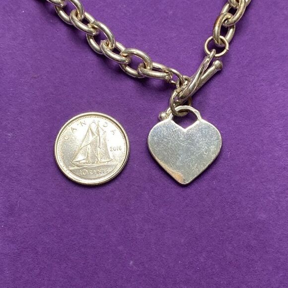 💛 Classic Silver Tone Heart Toggle Bracelet - Picture 3 of 4